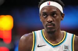 -关于西亚卡姆回归赛场，关键助攻首场状态亮眼，勇士观众沸腾！的信息