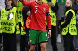 九游体育-包含C罗回归赛场，逆转首场状态亮眼，快船观众沸腾！的词条