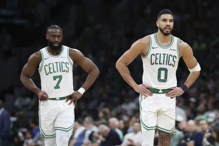 包含西亚卡姆巅峰对决，塔图姆与80激战老鹰分钟，挺进下一轮胜负难料！的词条